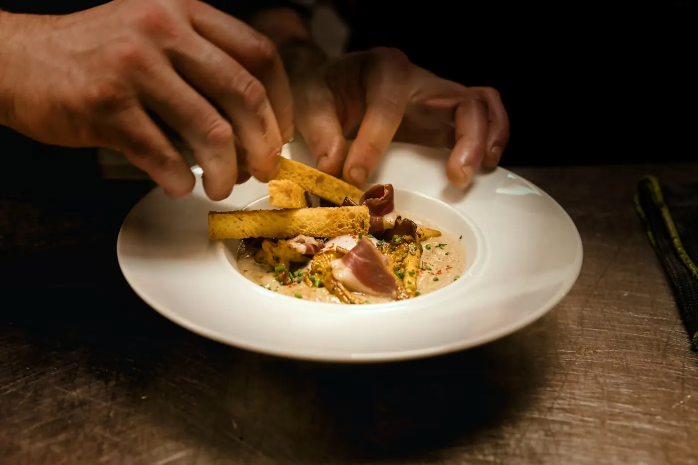 Assiette de saison dressée avec précision